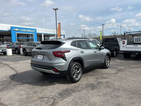 New 2026 Chevrolet Trax LT w/ Sunroof Package image 3