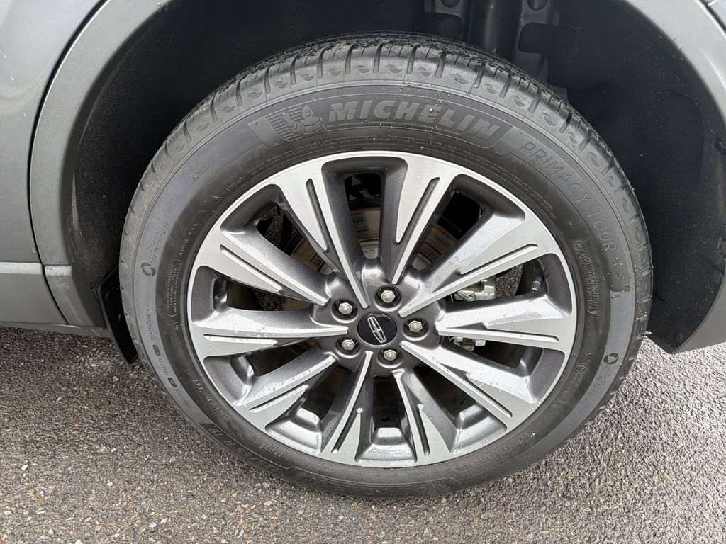 Certified 2022 Lincoln Corsair Reserve w/ Equipment Group 201A AWD/4WD image 32