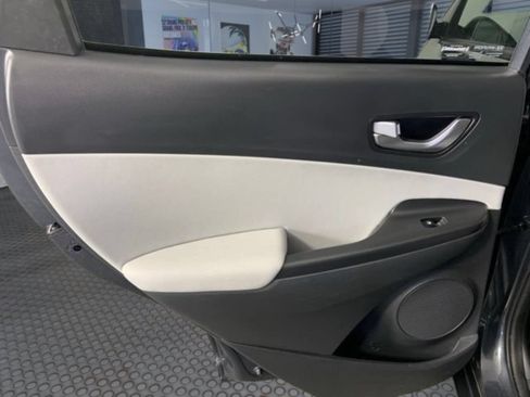 Used 2022 Hyundai Kona Limited AWD/4WD image 17