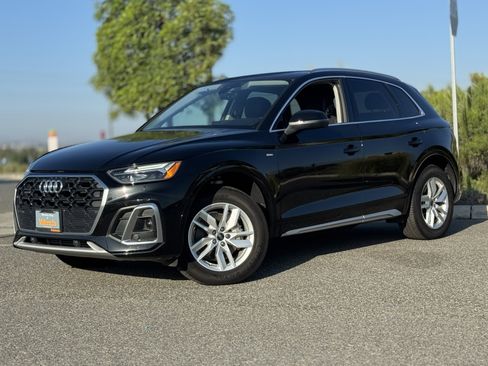 Used 2024 Audi Q5 2.0T Premium w/ Convenience Package image 2