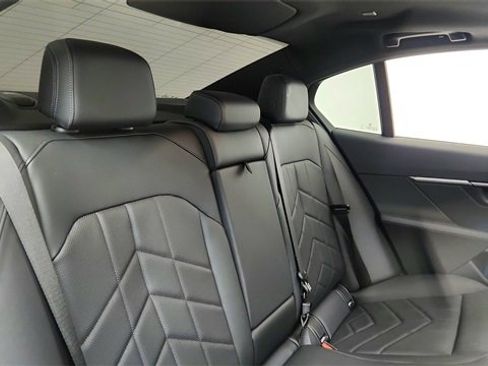 Used 2025 BMW i5 eDrive40i w/ M Sport Package image 26