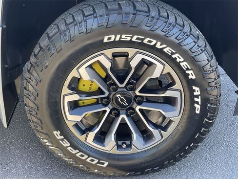 Used 2010 Chevrolet Silverado 1500 LTZ w/ Z71 Appearance Package image 11