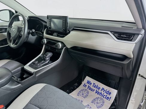 Used 2020 Toyota RAV4 XLE w/ Convenience Package image 27