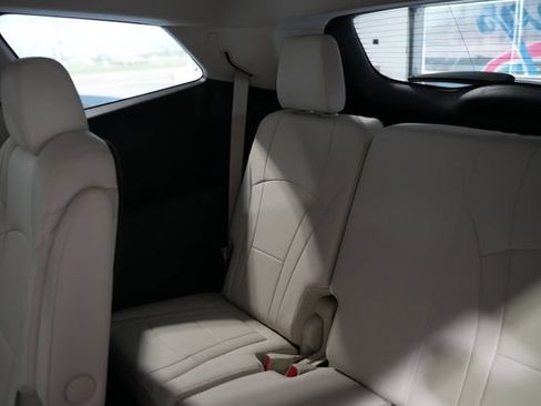 Used 2023 Buick Enclave Essence AWD/4WD image 17