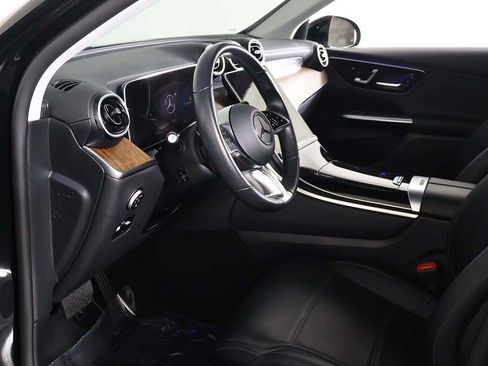 Used 2025 Mercedes-Benz GLC 350e 4MATIC image 25
