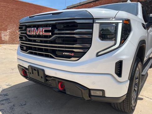 Used 2024 GMC Sierra 1500 AT4 w/ Technology Package AWD/4WD image 9