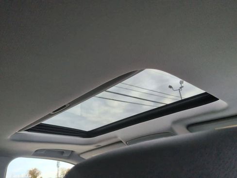 Used 2018 GMC Yukon SLT image 23