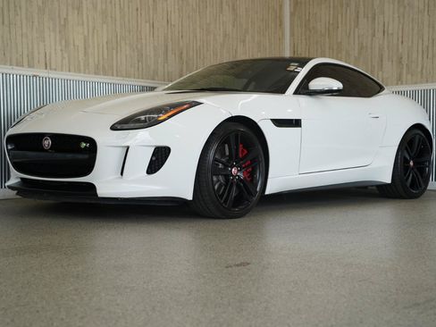 Used 2015 Jaguar F-TYPE R RWD image 4