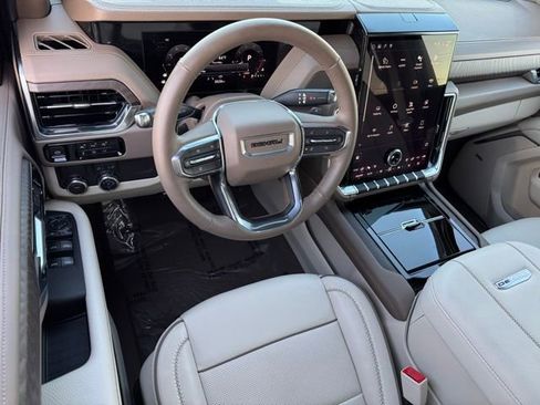 Used 2025 GMC Yukon XL Denali w/ Sun & Power Step Package image 27