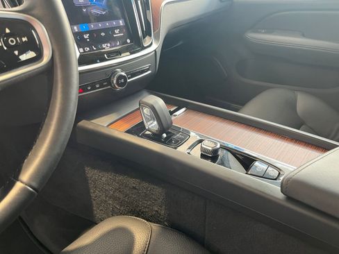 Used 2025 Volvo V60 B5 Cross Country Plus image 41