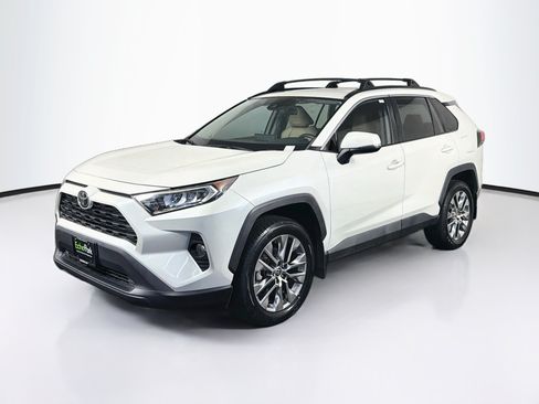 Used 2021 Toyota RAV4 XLE Premium FWD image 3