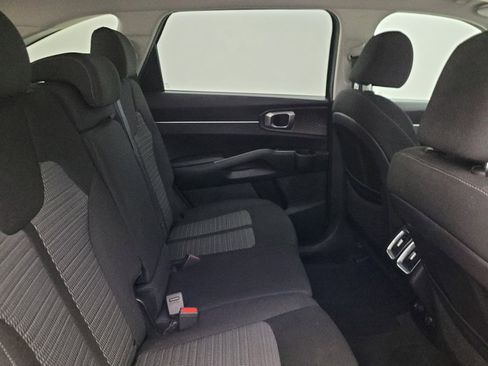 Used 2022 Kia Sorento LX AWD/4WD image 19