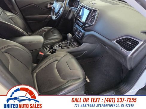 Used 2019 Jeep Cherokee Limited AWD/4WD image 13