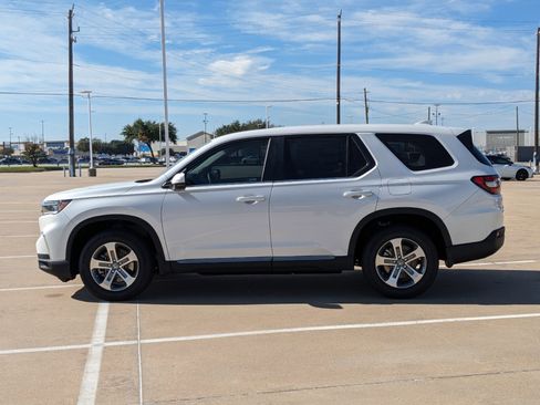 Used 2025 Honda Pilot EX-L image 8