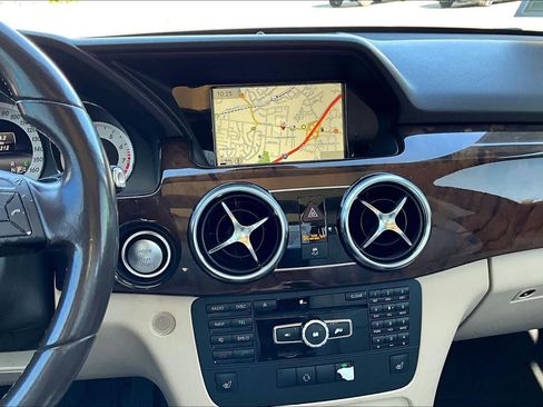 Used 2015 Mercedes-Benz GLK 350 4MATIC image 6