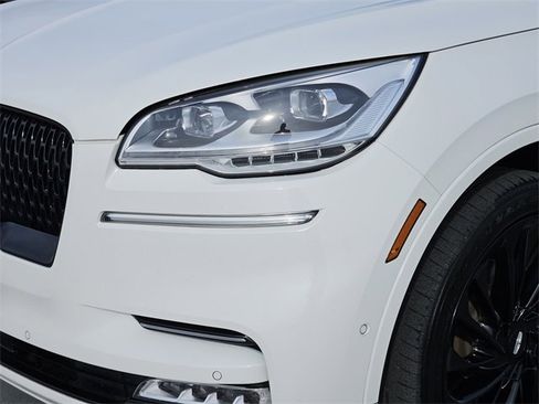 Certified 2023 Lincoln Aviator Reserve w/ Equipment Group 201A image 8
