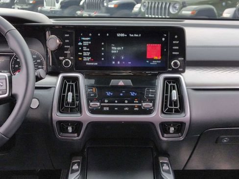 Used 2023 Kia Sorento EX w/ Panoramic Sunroof Package image 44