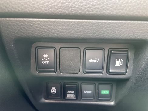 Used 2018 Nissan Rogue SV w/ Premium Package image 21