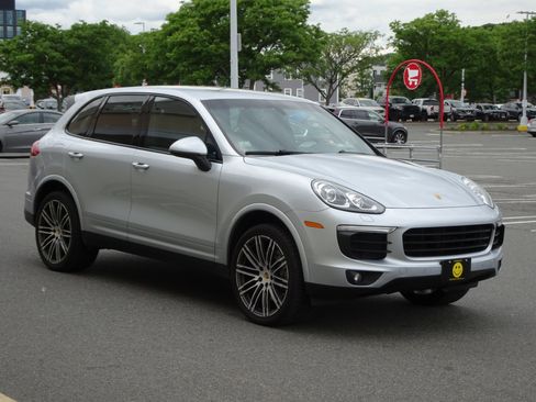 Used 2017 Porsche Cayenne Platinum Edition image 3
