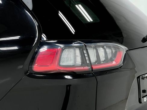 Used 2019 Jeep Cherokee Latitude Plus FWD image 35