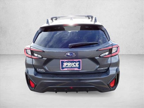 Used 2024 Subaru Crosstrek 2.0i Premium image 3