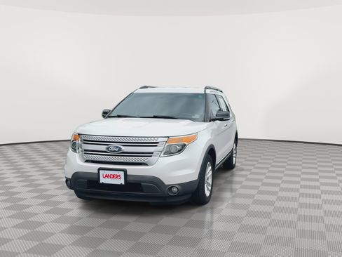 Used 2015 Ford Explorer XLT w/ Equipment Group 202A AWD/4WD image 8