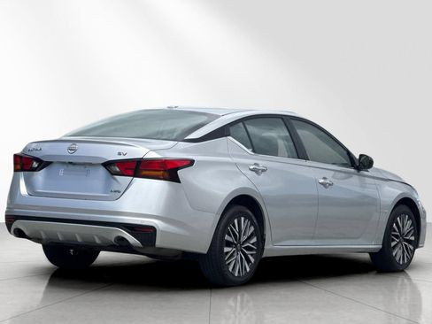Used 2024 Nissan Altima 2.5 SV AWD/4WD image 4