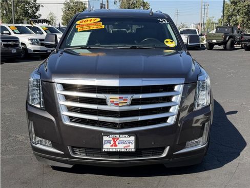 Used 2017 Cadillac Escalade ESV Luxury image 2