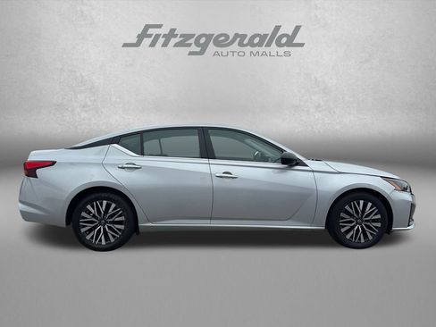 Used 2025 Nissan Altima 2.5 SV FWD image 4