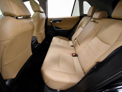 Used 2019 Toyota RAV4 Limited image 15