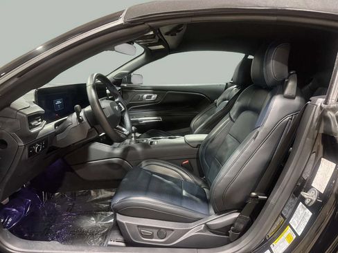 Used 2025 Ford Mustang GT RWD image 5