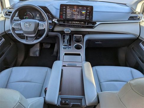 Used 2024 Toyota Sienna XLE image 50