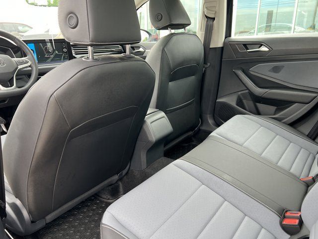 New 2025 Volkswagen Jetta SE FWD image 33