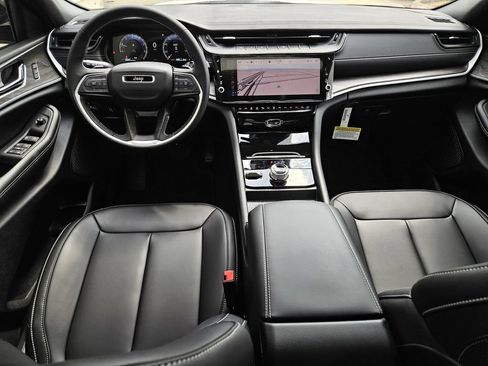 New 2026 Jeep Grand Cherokee Limited w/ Limited Altitude Package AWD/4WD image 9