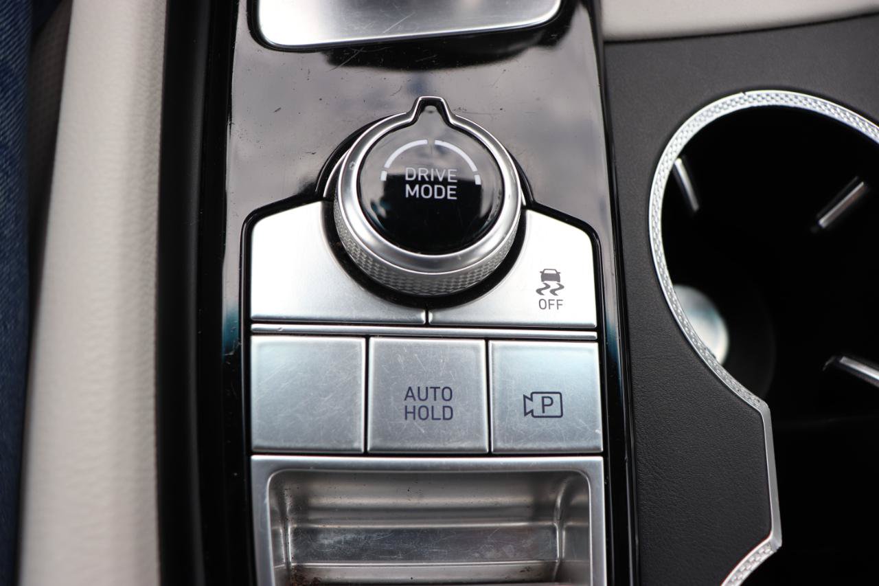 Used 2025 Genesis G70 2.5T AWD/4WD image 41