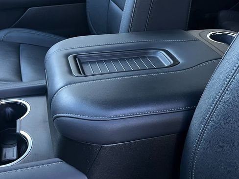 Used 2024 Chevrolet Suburban LT image 25