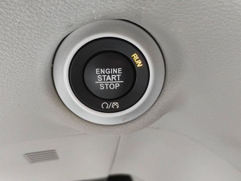 Used 2023 Chrysler Pacifica Touring-L FWD image 33