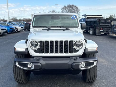 Used 2025 Jeep Wrangler Sahara 4xe image 8