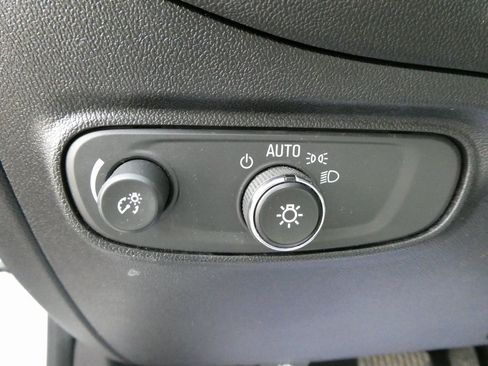 Used 2018 Chevrolet Equinox LT image 23