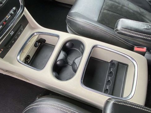 Used 2014 Dodge Grand Caravan SXT image 16