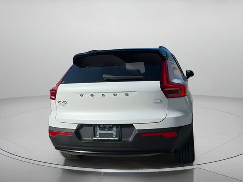 Used 2023 Volvo XC40 Recharge Plus image 25