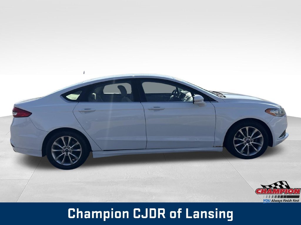 Used 2017 Ford Fusion SE FWD image 9