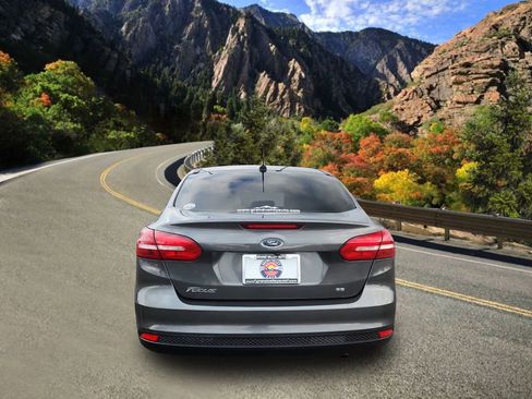 Used 2018 Ford Focus SE image 4