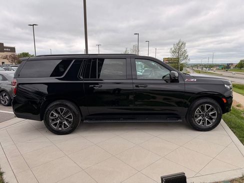 Used 2024 Chevrolet Suburban Z71 w/ Off-Road Capability Package AWD/4WD image 6
