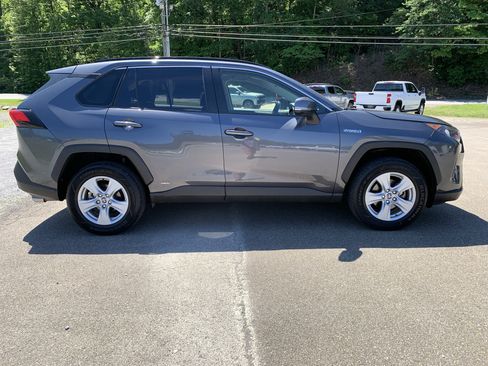 Used 2020 Toyota RAV4 LE w/ Carpet Mat Package AWD/4WD image 14