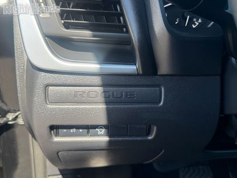 Used 2024 Nissan Rogue S image 15