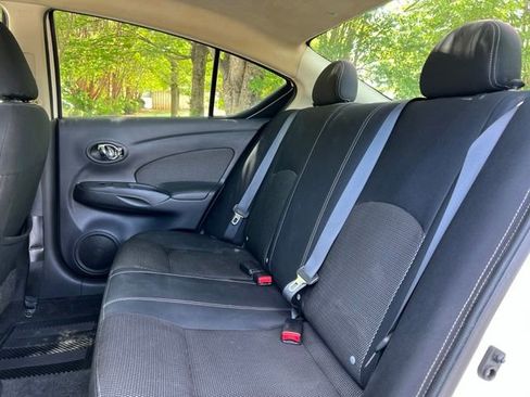 Used 2014 Nissan Versa SV FWD image 17