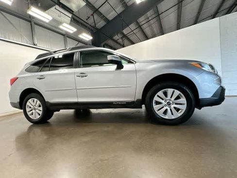 Used 2017 Subaru Outback 2.5i Premium AWD/4WD image 3