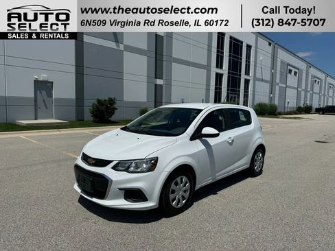 Used 2017 Chevrolet Sonic LT FWD image 1