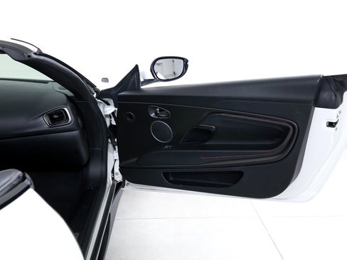 Used 2020 Aston Martin DB11 Volante RWD image 20